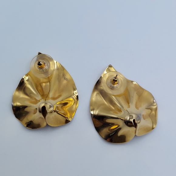 Vintage Large Goldtone Flower w/Crystal Center. - Picture 5 of 11